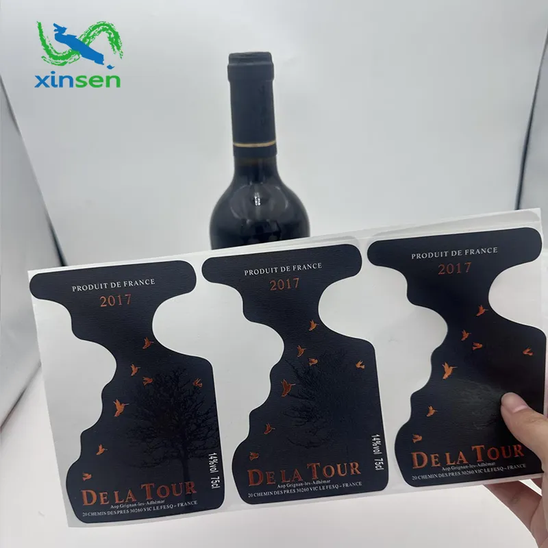 Papieren wijnflesetiketten